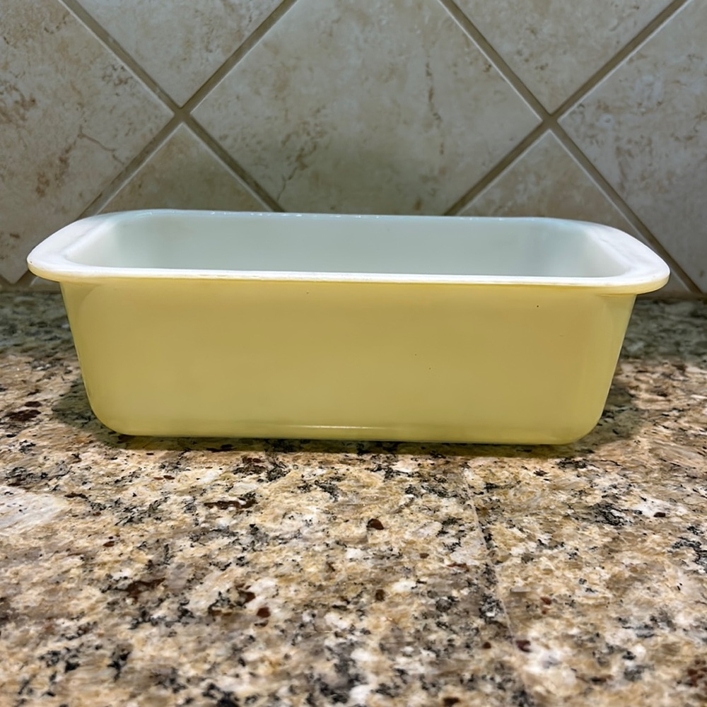 Pyrex yellow 1.5 quart “213” loaf pan